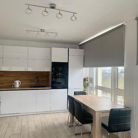 New 3 Rooms Apartment Near The Metro Station 키예프 외부 사진