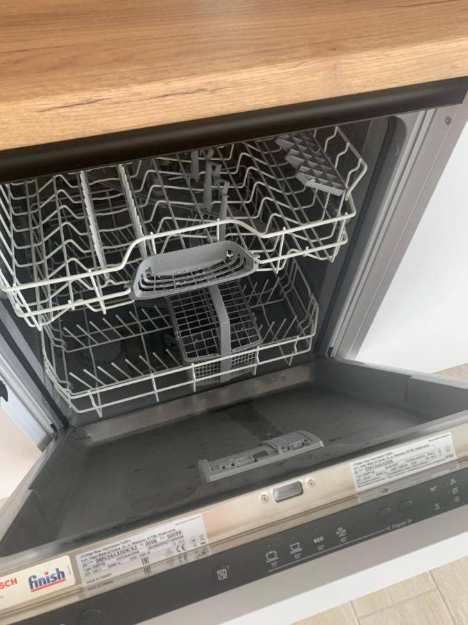 New 3 Rooms Apartment Near The Metro Station 키예프 외부 사진