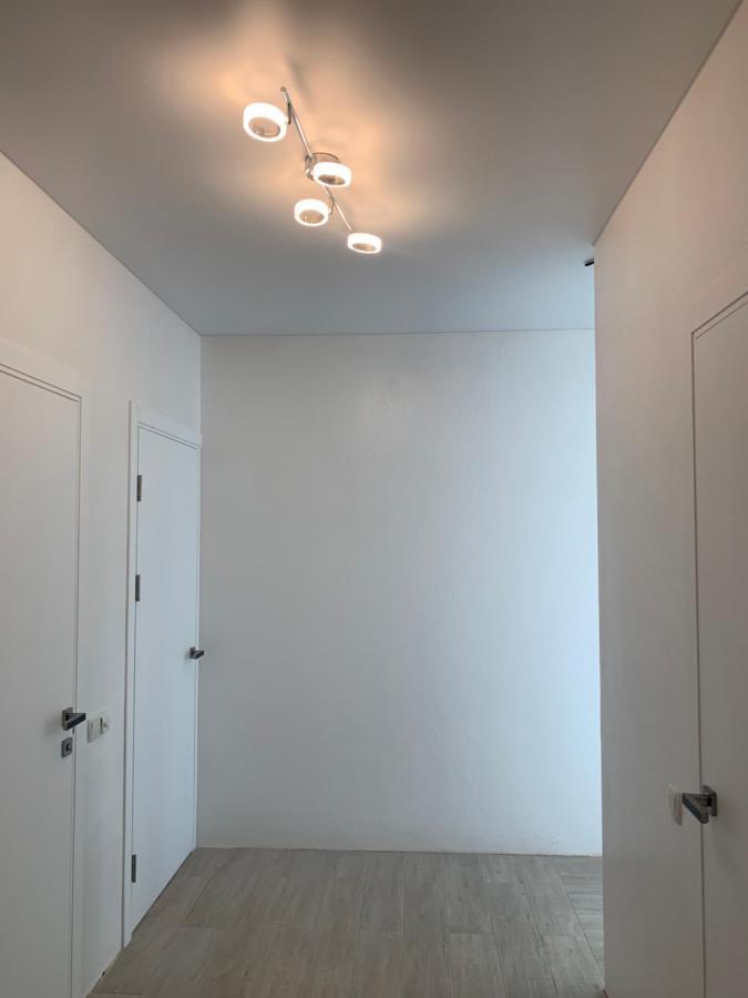 New 3 Rooms Apartment Near The Metro Station 키예프 외부 사진