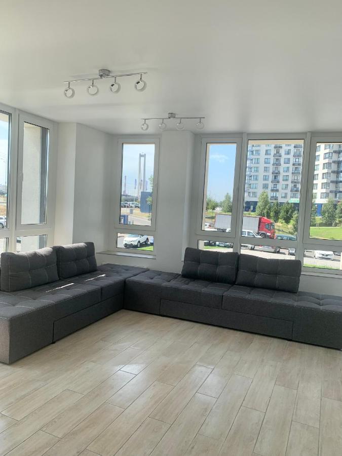 New 3 Rooms Apartment Near The Metro Station 키예프 외부 사진