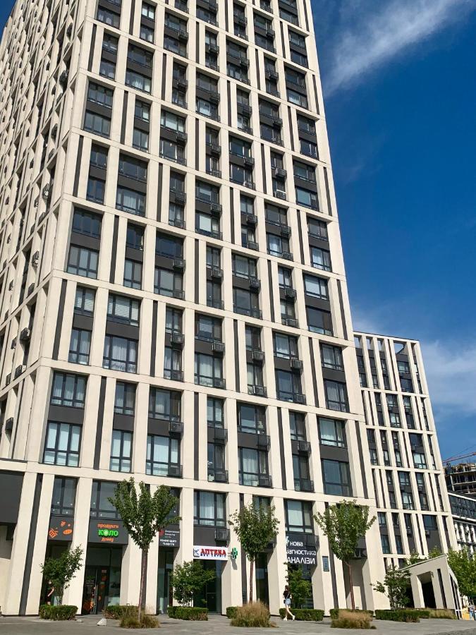 New 3 Rooms Apartment Near The Metro Station 키예프 외부 사진