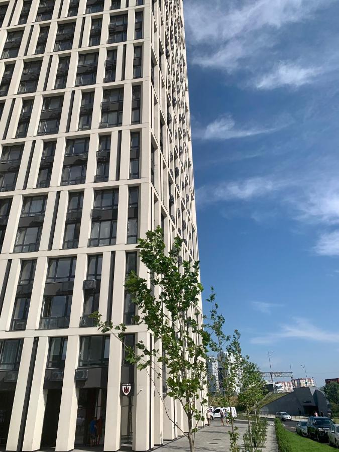 New 3 Rooms Apartment Near The Metro Station 키예프 외부 사진