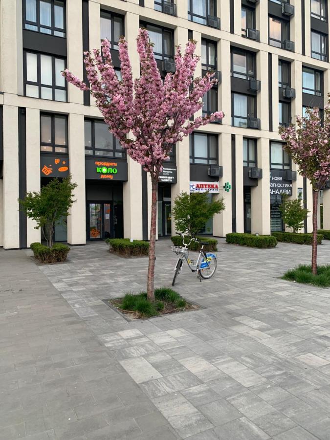 New 3 Rooms Apartment Near The Metro Station 키예프 외부 사진